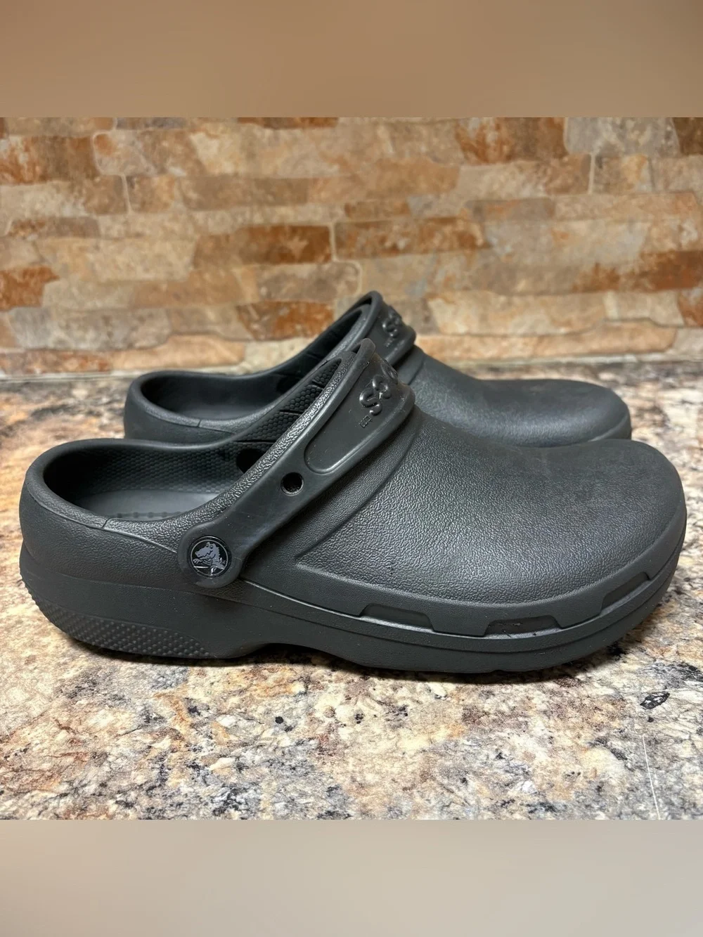 CROCS ICONIC COMFORT BLACK CLOGS Men’s Size 8 Women’s Size 10